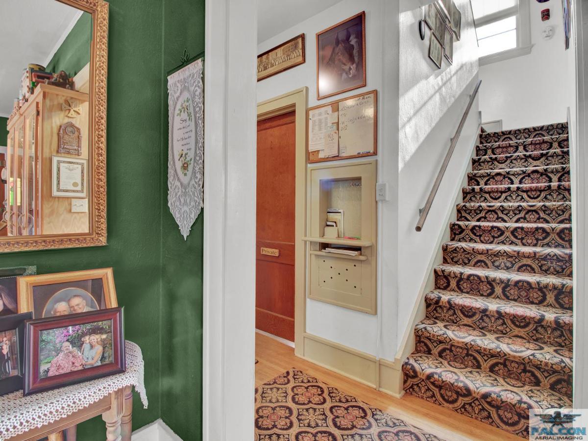 Robins Nest Bed & Breakfast Cody Bagian luar foto