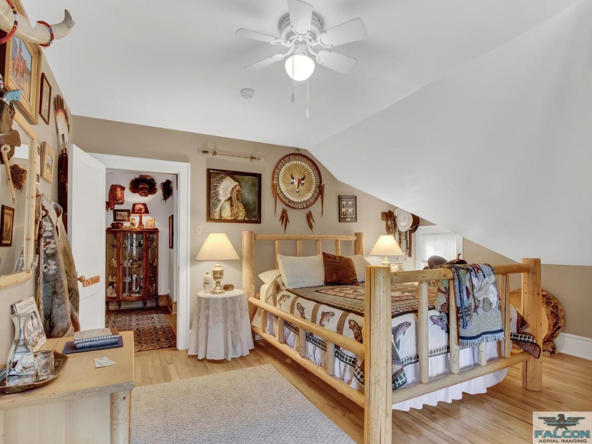 Robins Nest Bed & Breakfast Cody Bagian luar foto