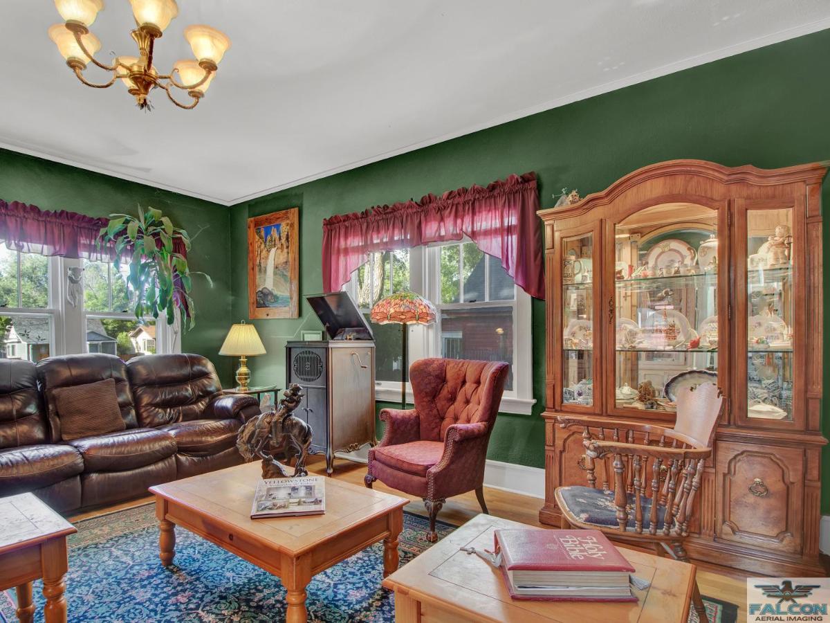 Robins Nest Bed & Breakfast Cody Bagian luar foto