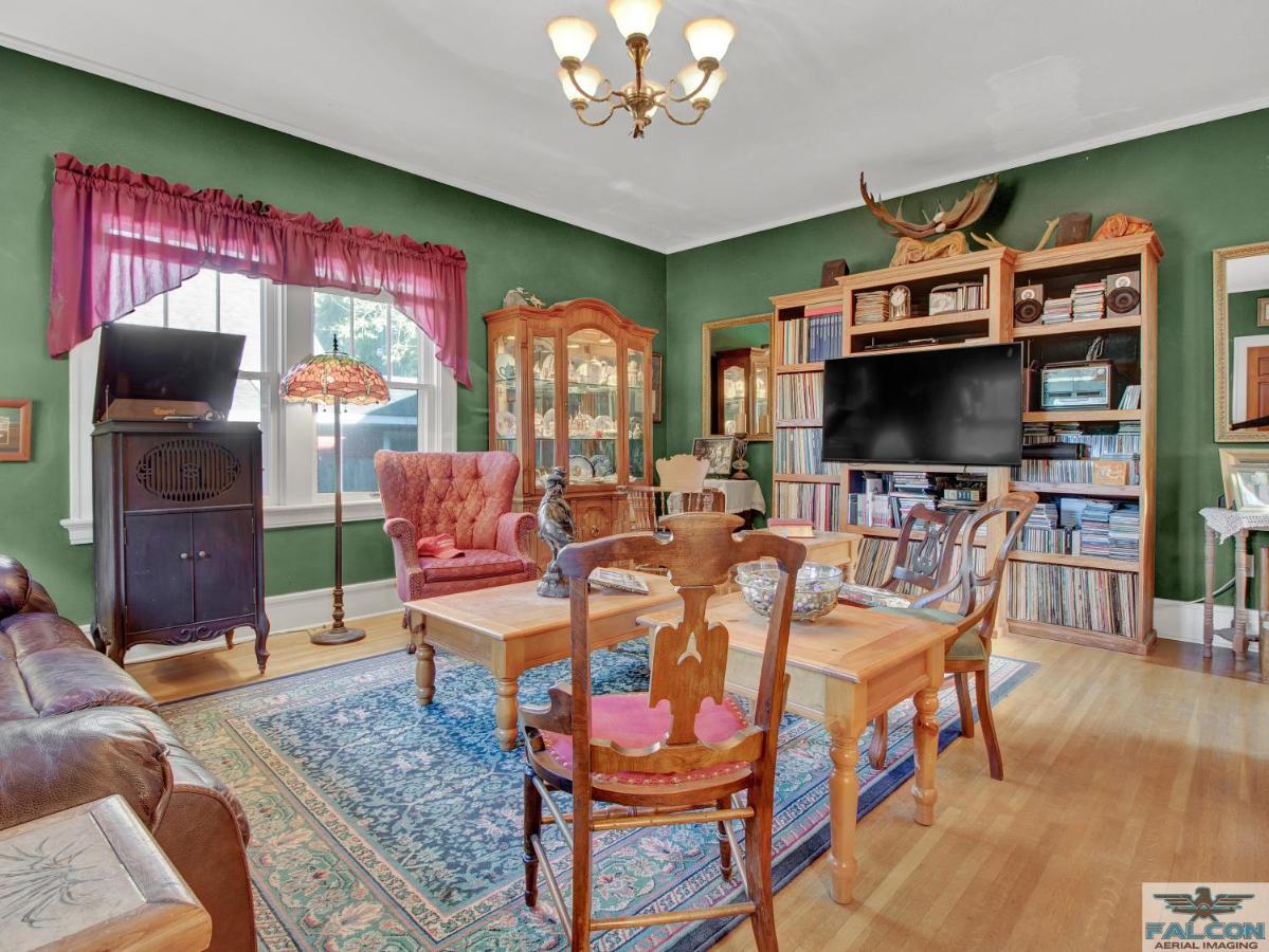 Robins Nest Bed & Breakfast Cody Bagian luar foto