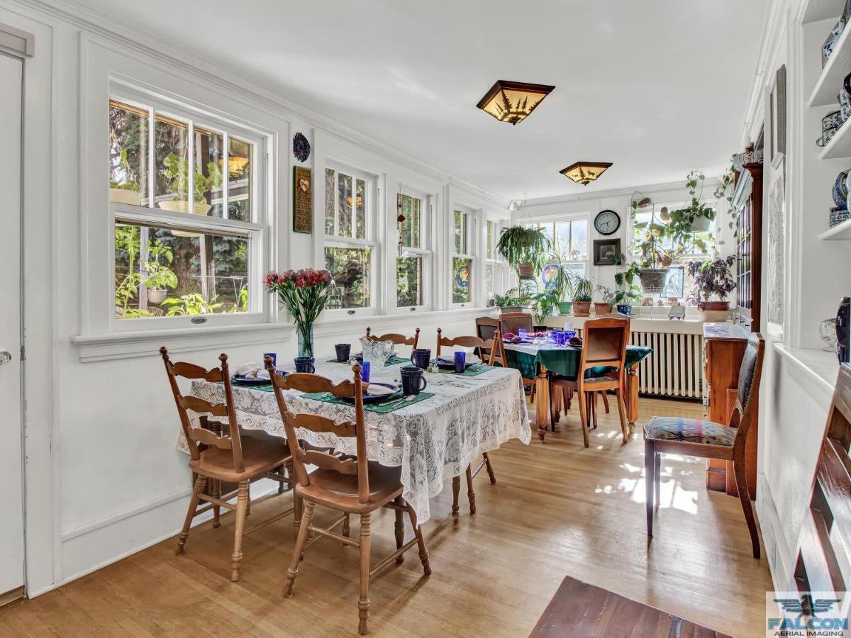 Robins Nest Bed & Breakfast Cody Bagian luar foto