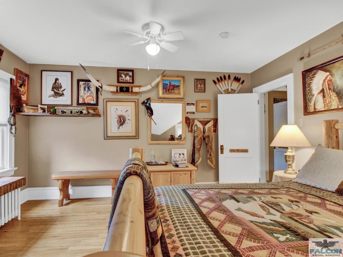 Robins Nest Bed & Breakfast Cody Bagian luar foto