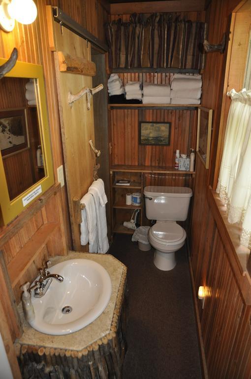 Robins Nest Bed & Breakfast Cody Bagian luar foto